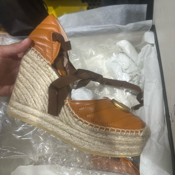 Gucci Women's Tan Espadrille Shoes - Picture 2 of 5